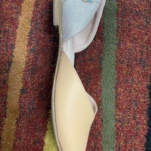 New Toms flats
